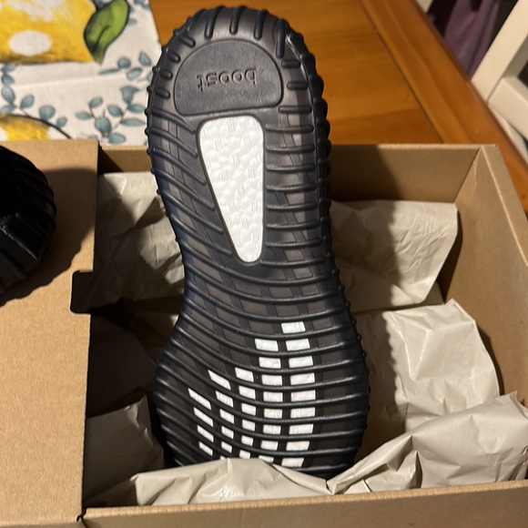 Yeezy 350 Onyx (NIB) - Picture 5 of 6